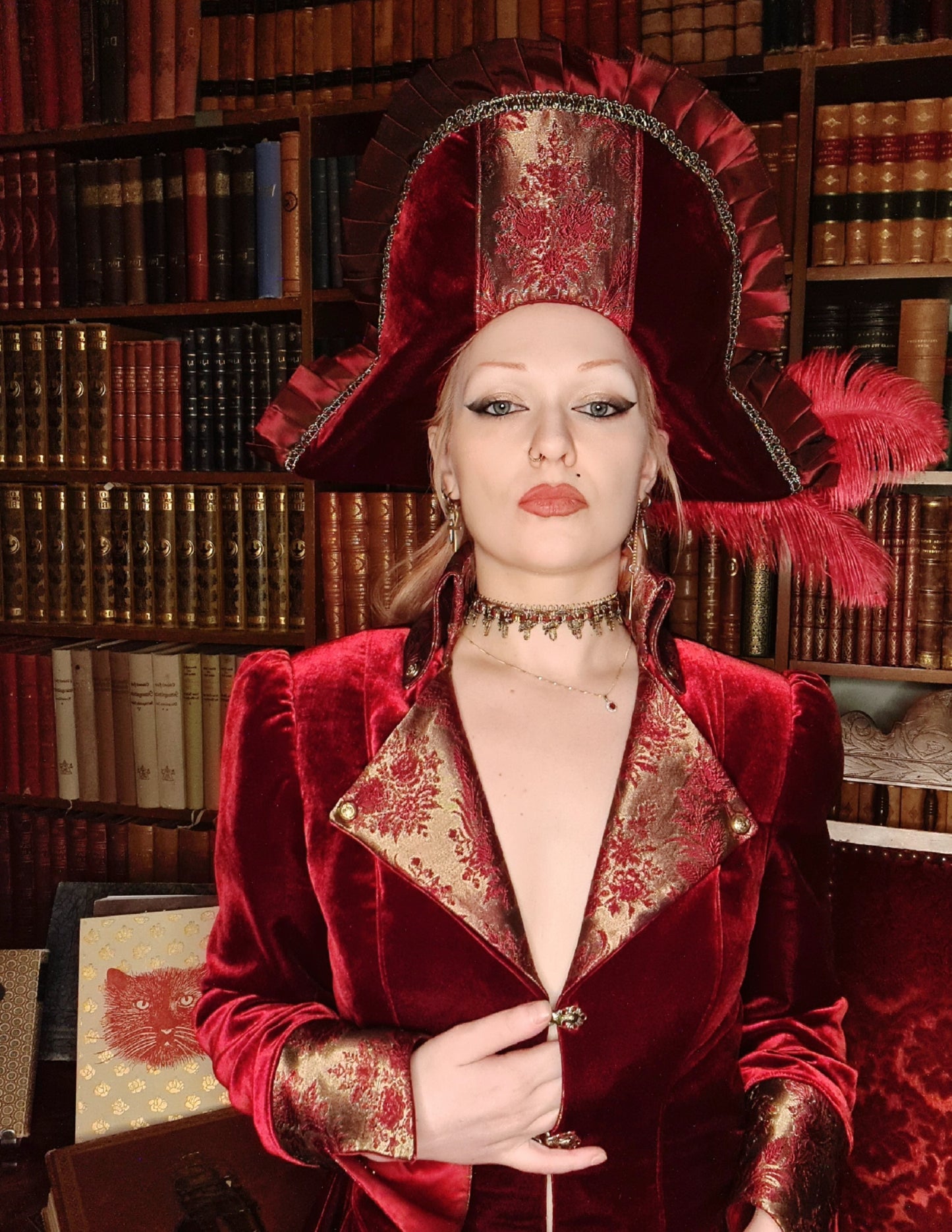 Spectacular costume in red silk velvet